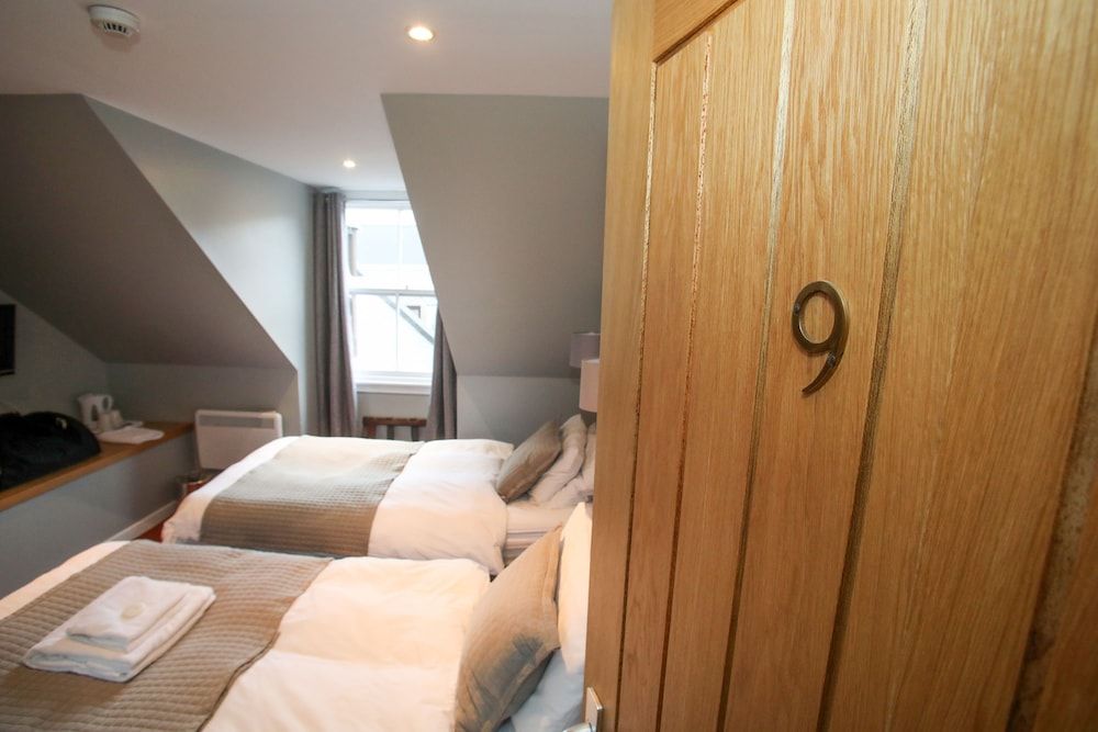 The Royal Hotel Stromness Standard Twin Room 2