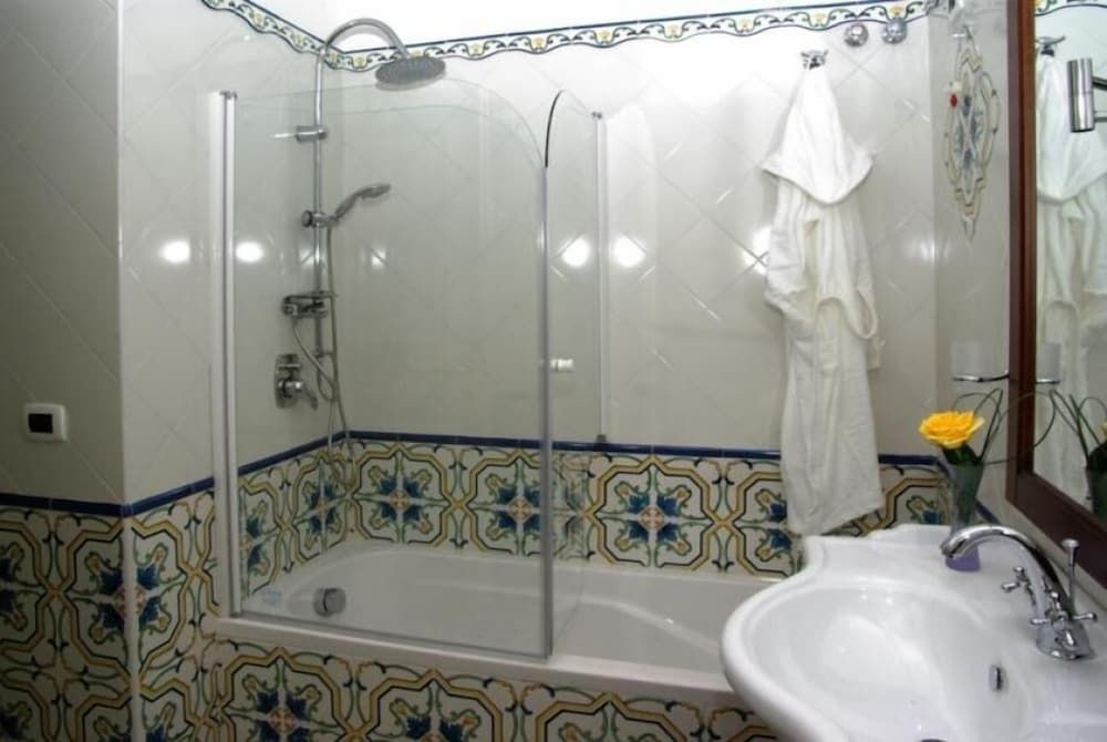 Old Taverna Sorrentina Superior Double Room 4