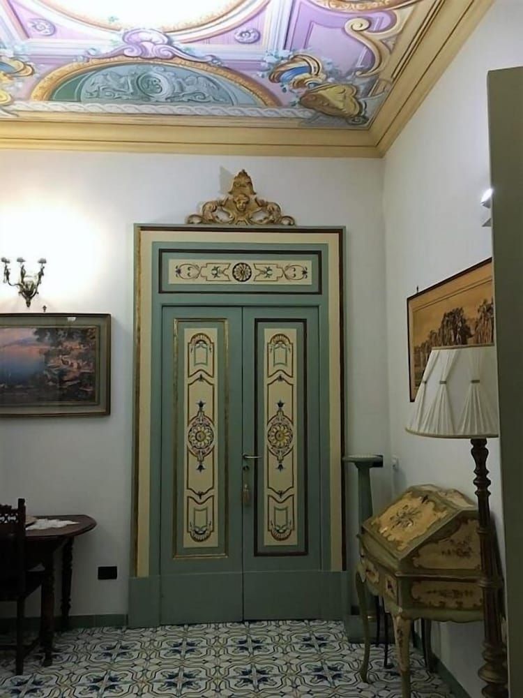 Old Taverna Sorrentina Deluxe Suite 3