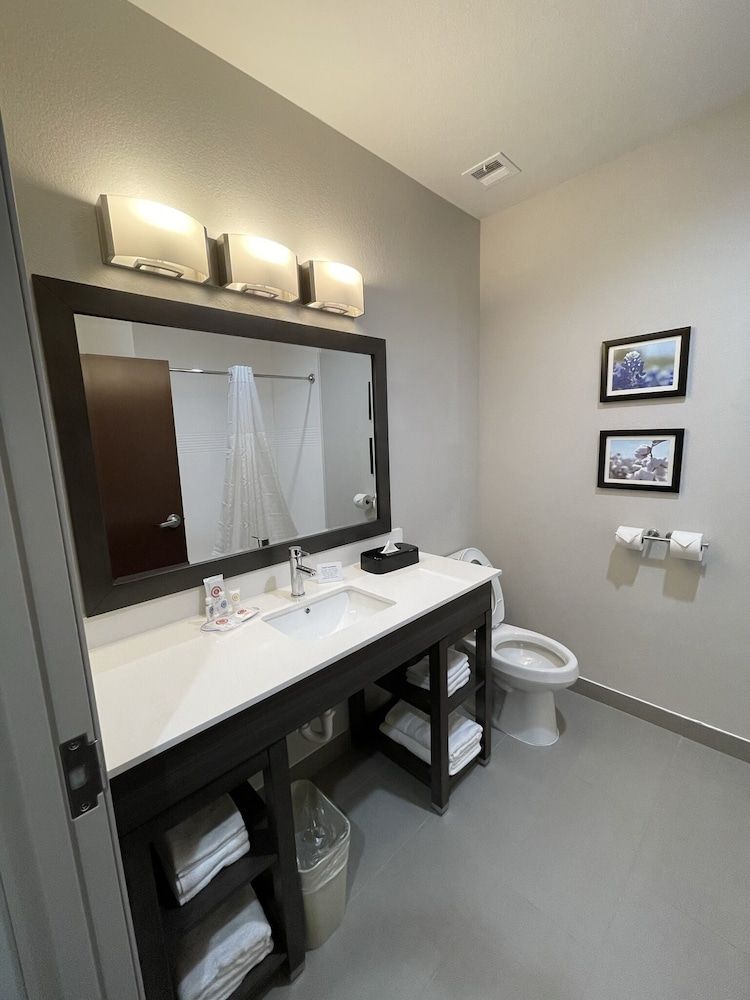 Comfort Inn & Suites Balch Springs - SE Dallas Standard Room, 2 Queen Beds, Non Smoking 5