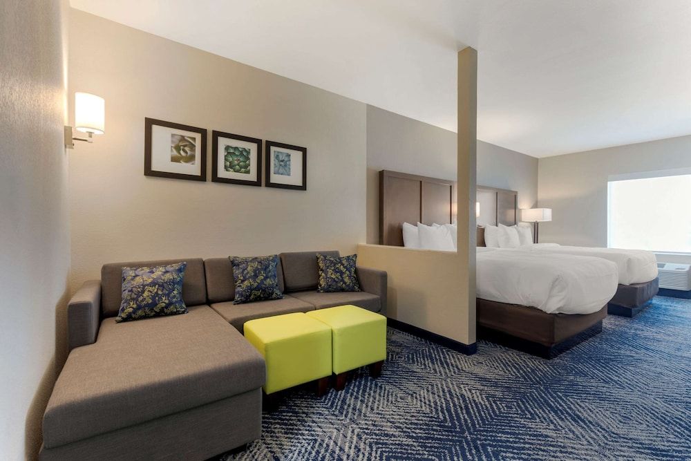 Comfort Inn & Suites Balch Springs - SE Dallas