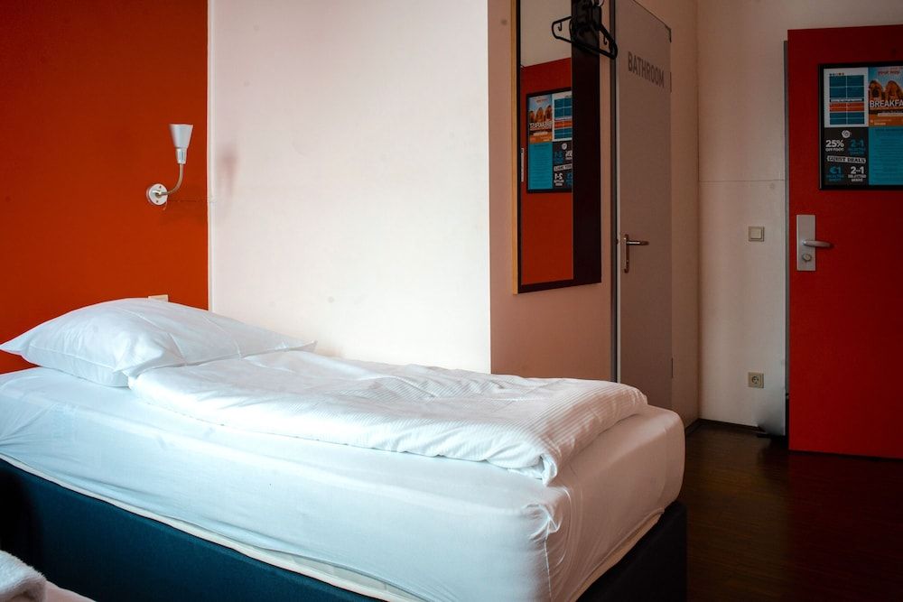 St Christopher's Berlin Mitte - Hostel Twin Ensuite 2