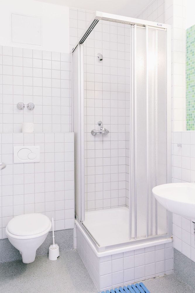 St Christopher's Berlin Mitte - Hostel Twin Ensuite 5
