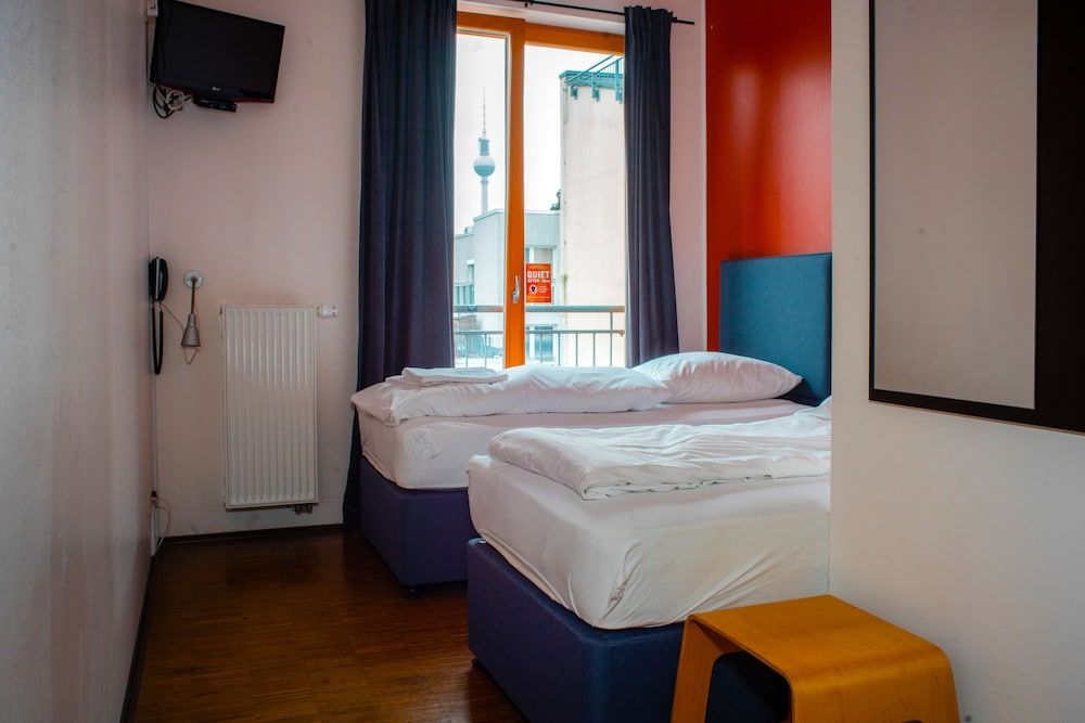 St Christopher's Berlin Mitte - Hostel Twin Ensuite 3