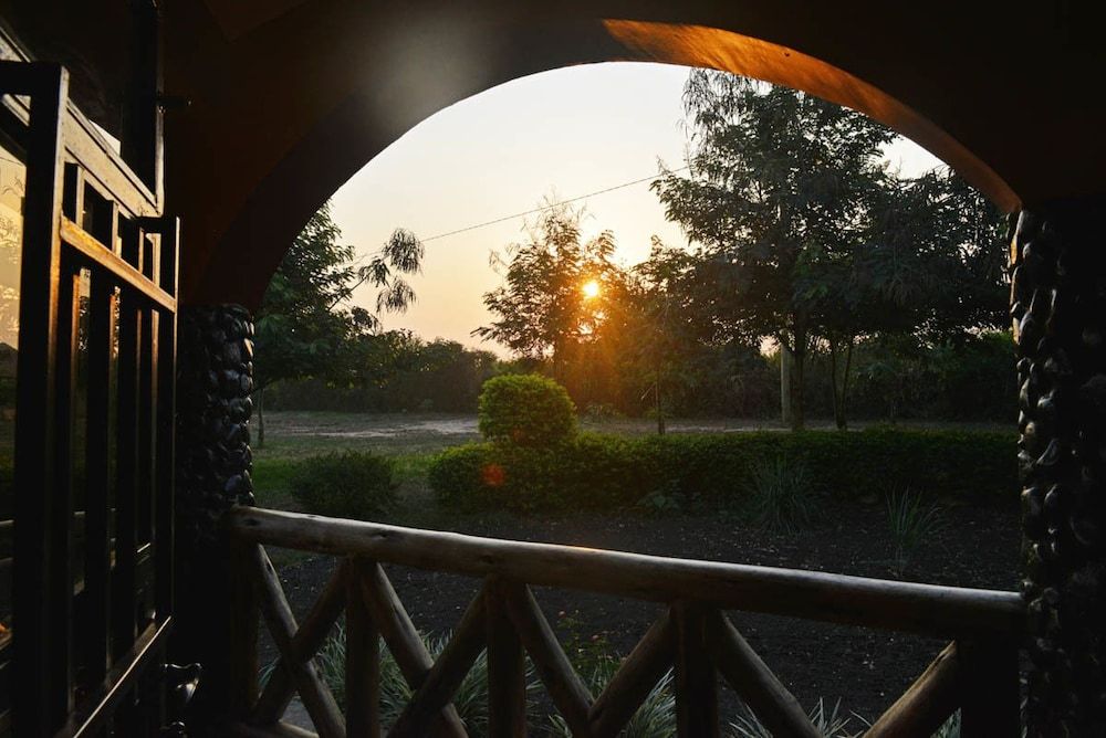 Buffalo Safari Lodge Deluxe Twin Room, 1 Bedroom, Non Smoking, Park View 5