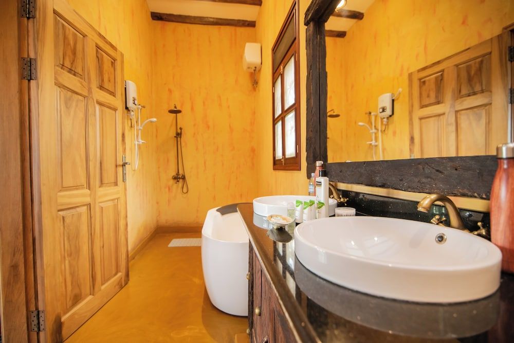 Buffalo Safari Lodge Deluxe Double Room, 1 King Bed, Park View 5