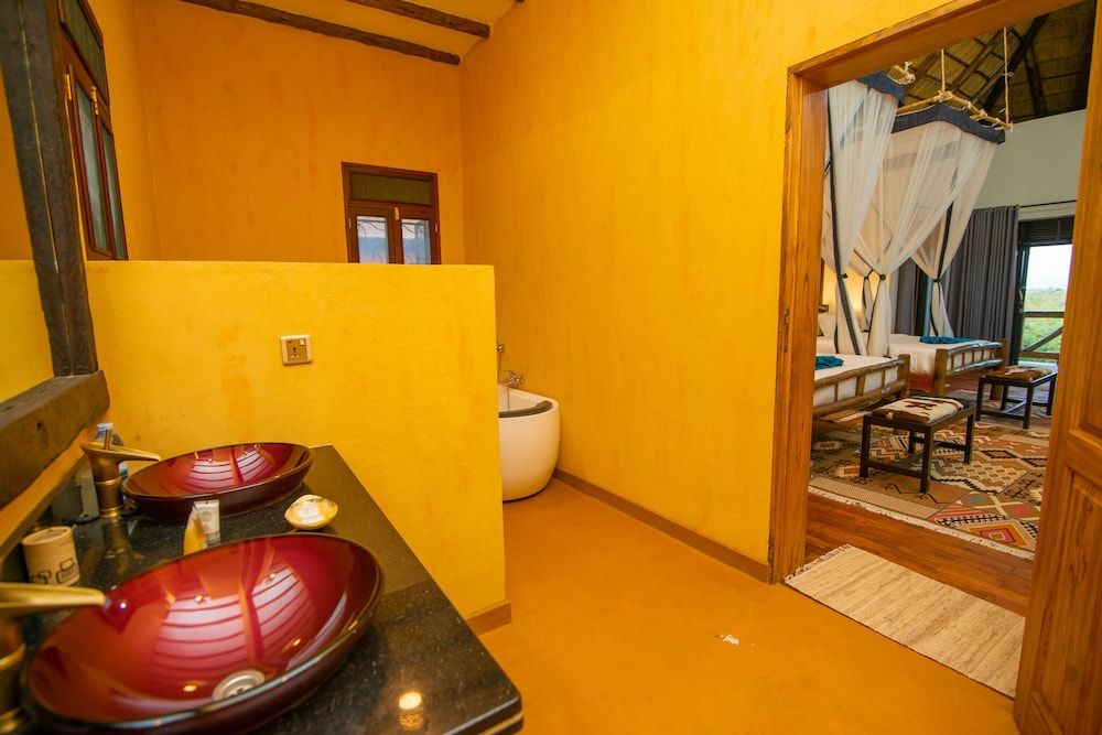 Buffalo Safari Lodge Deluxe Twin Room, 1 Bedroom, Non Smoking, Park View 12