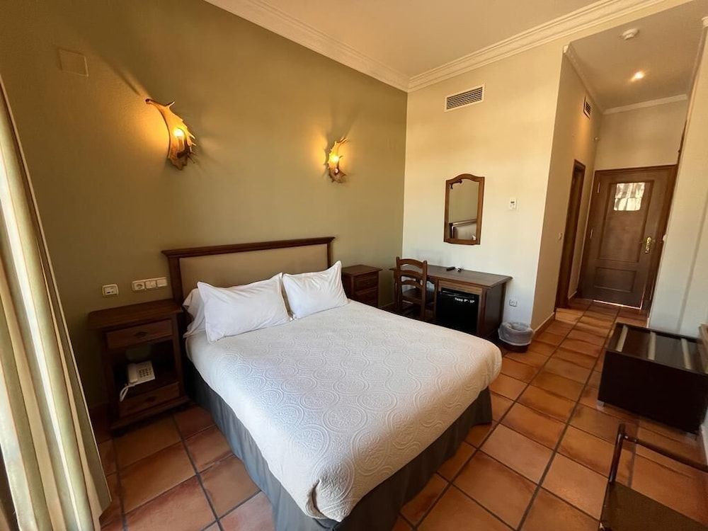 Family Room, Connecting Rooms