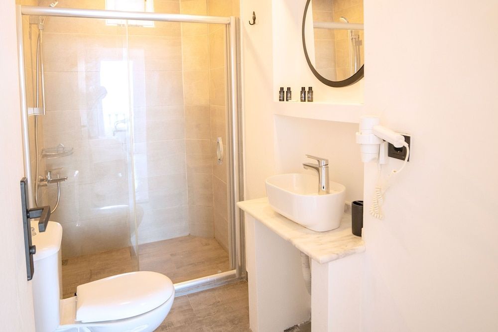 Camlik 87 Hotel Ayvalik Superior Triple Room 5