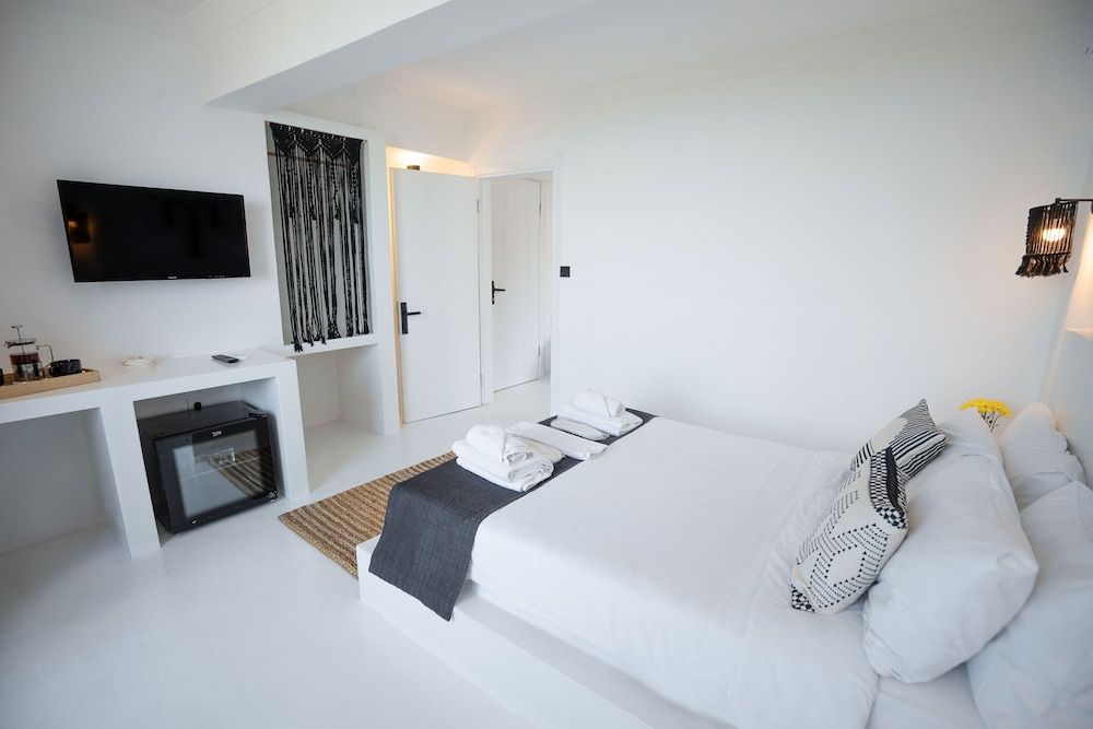 Camlik 87 Hotel Ayvalik Deluxe Quadruple Room 4