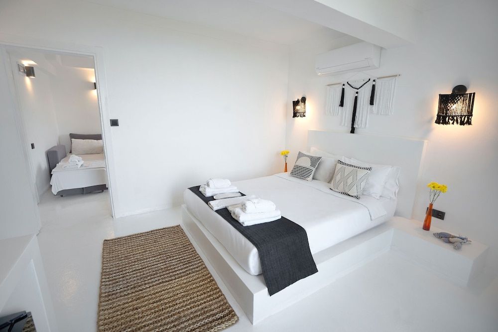 Camlik 87 Hotel Ayvalik Deluxe Quadruple Room 3