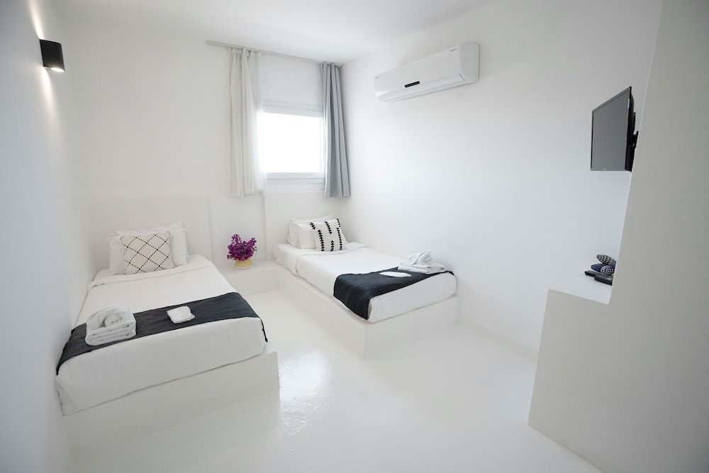 Camlik 87 Hotel Ayvalik Deluxe Quadruple Room 9