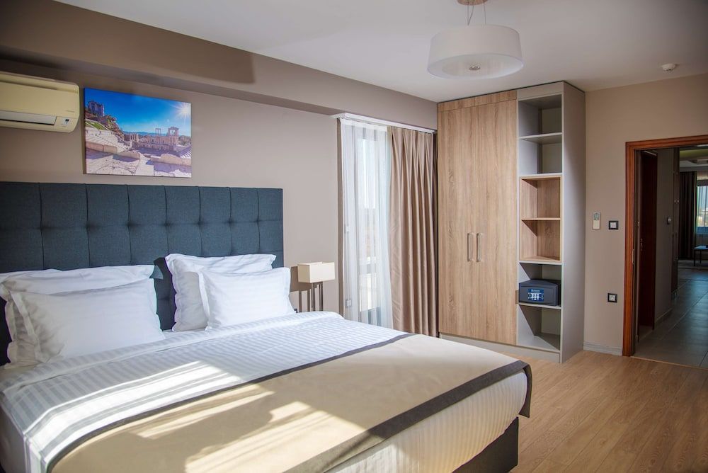 Standard Apartment, 1 King Bed, Non Smoking, Kitchenette (with Sofabed)