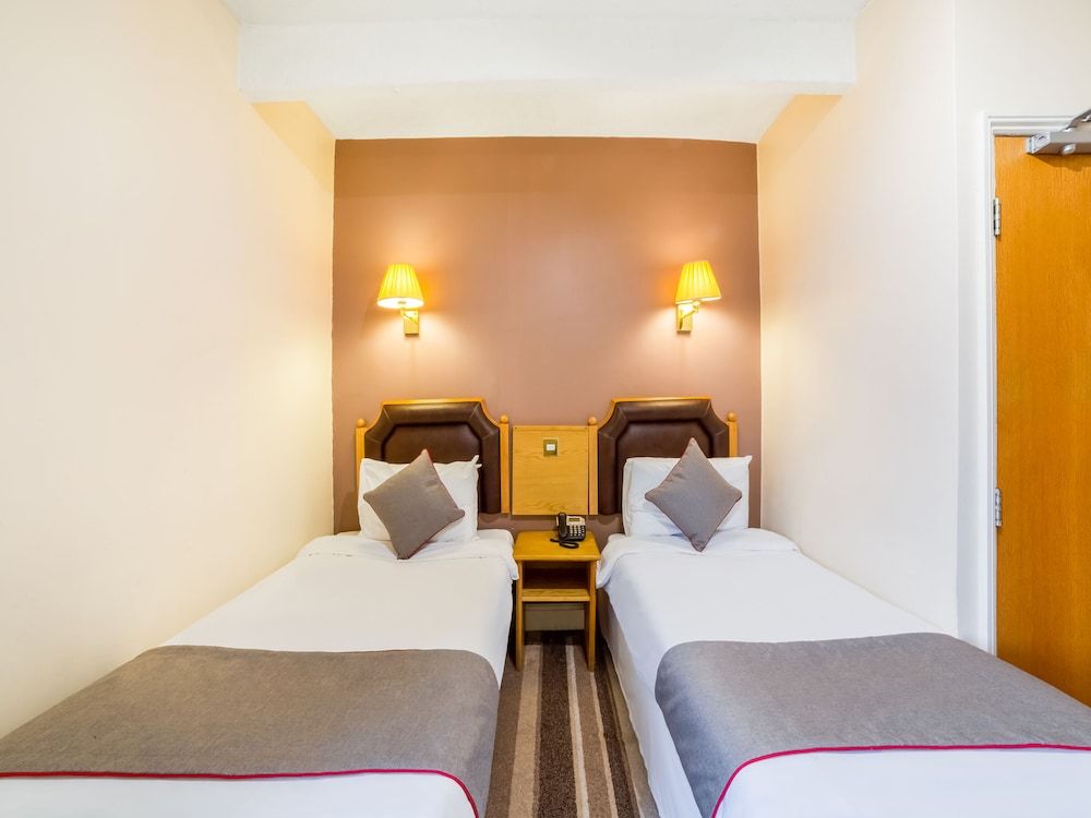 Cardiff Sandringham Hotel Standard Twin Room 2