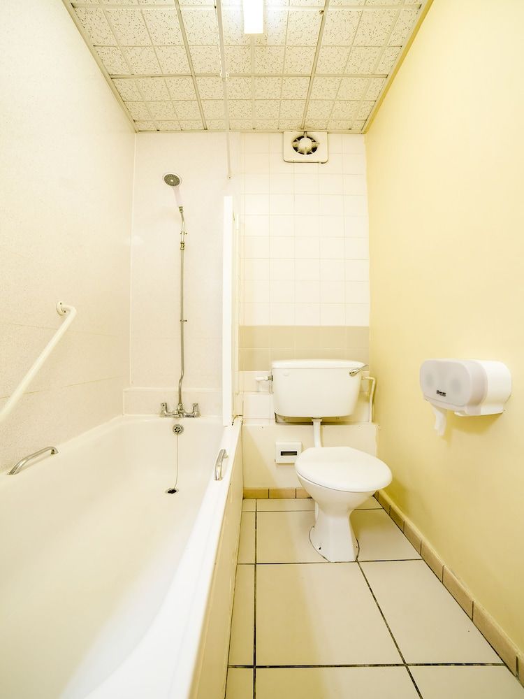 Cardiff Sandringham Hotel Standard Twin Room 5