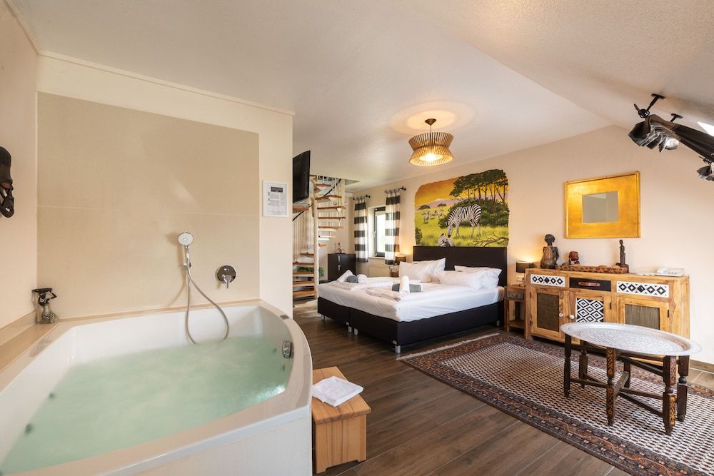 Suite with private sauna and hot tub