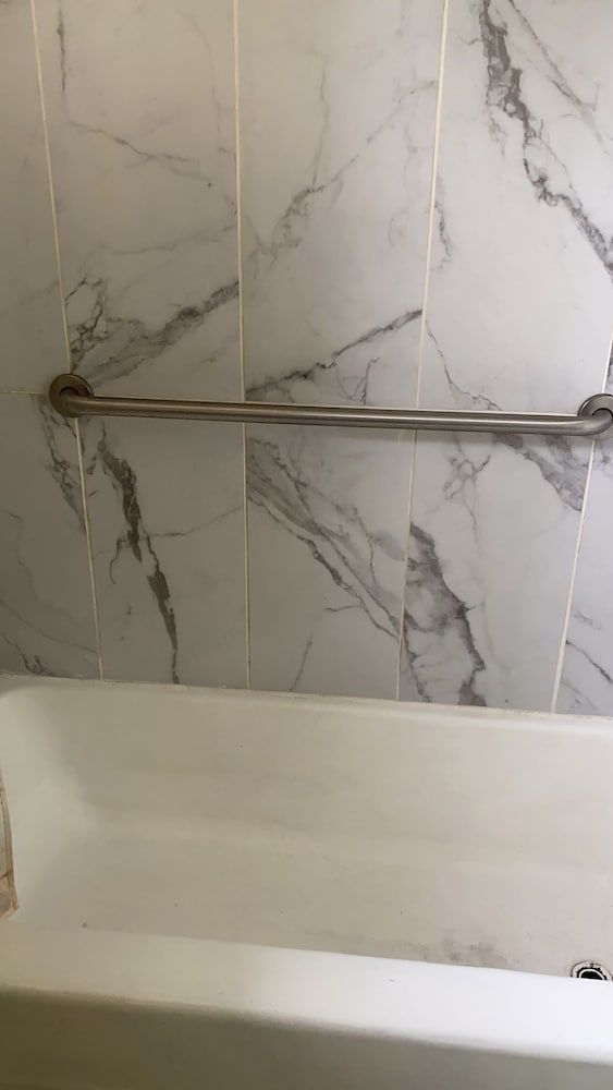 Trailway Motel Basic Room 2