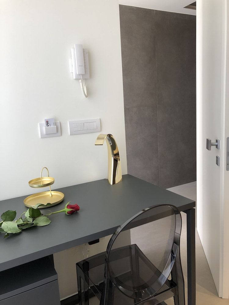 Golden Suites 50 Deluxe Room, Garden View (Gold) 7