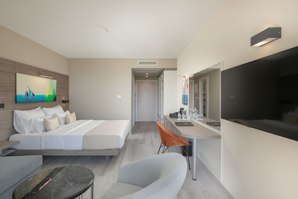 Hotel Antonio Superior Double Room with Balcony 3