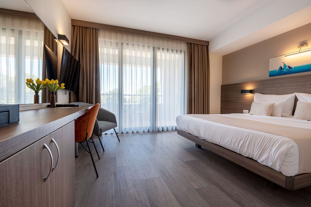 Hotel Antonio Superior Double Room with Balcony and Sea View (2+0) 2