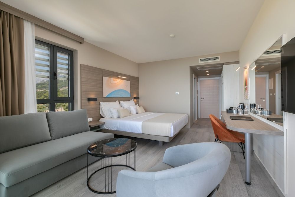 Hotel Antonio Superior Double Room with Balcony 2