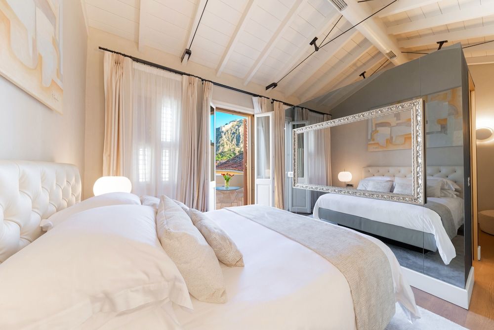 Deluxe Queen Suite