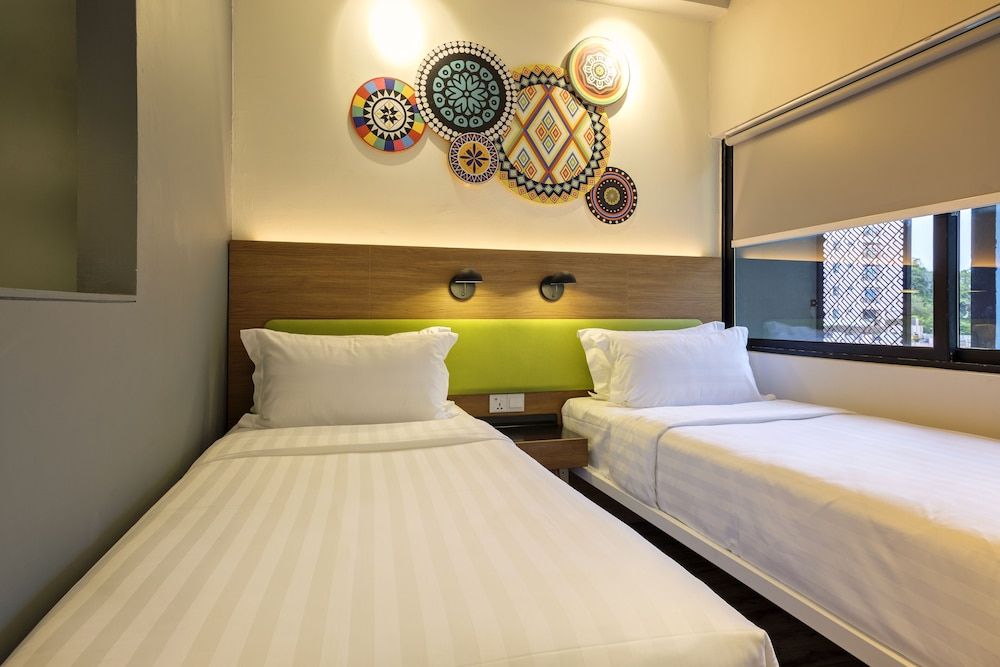 Studio, 2 Twin Beds, No Windows