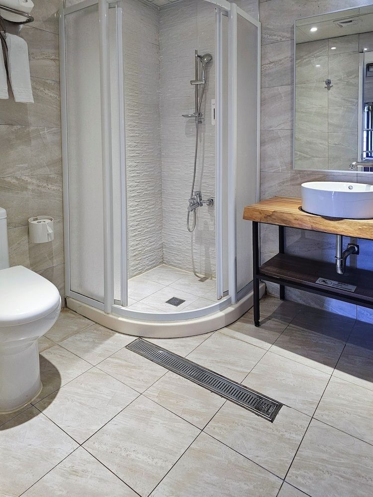 Herb Art Hotel Luxury Quadruple Room 5