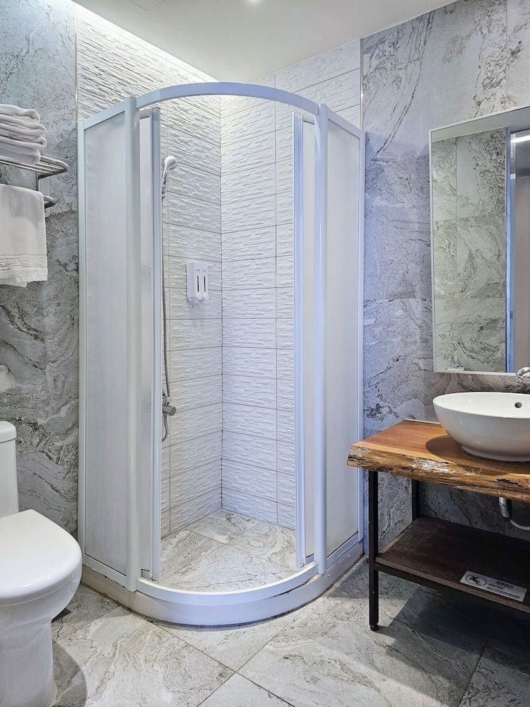 Herb Art Hotel Luxury Quadruple Room 4