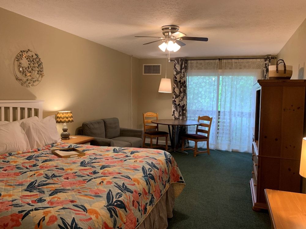 Premium Double Room, 1 King Bed, Balcony, Garden View