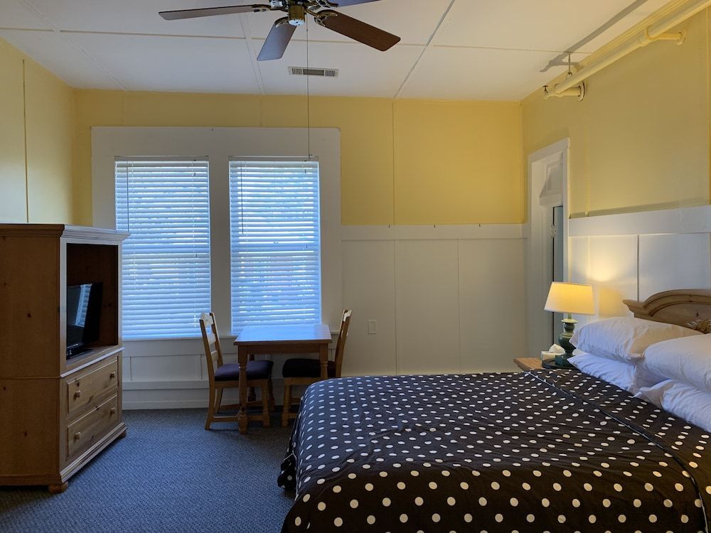 Classic Double Room, 1 Queen Bed, Garden View