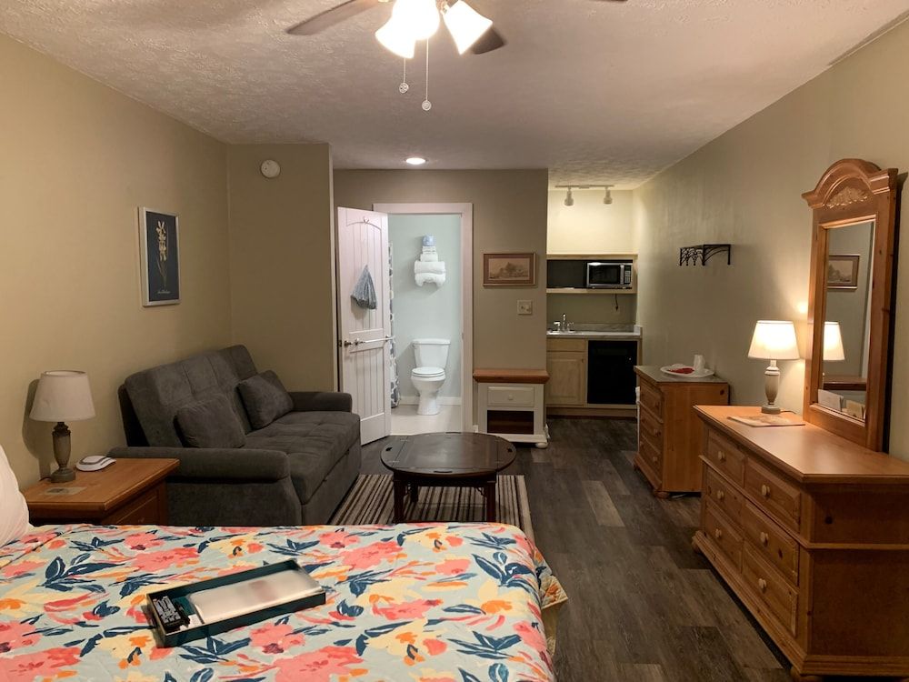 Basic Double Room, 1 Queen Bed, Garden View