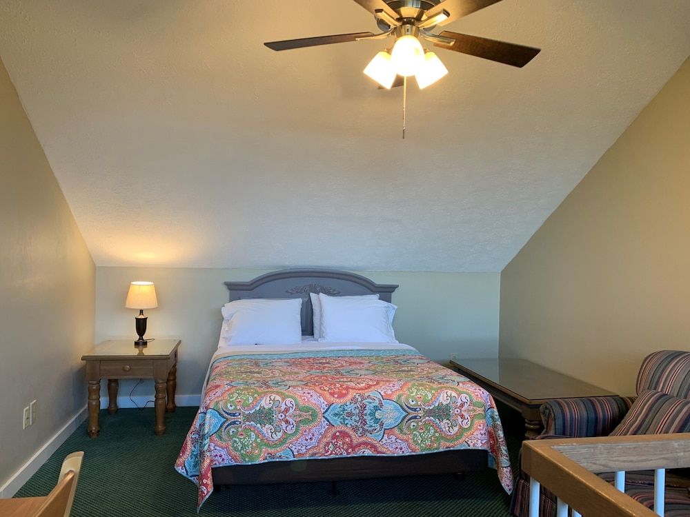 Signature Suite, 2 Bedrooms, Balcony, Mountain View