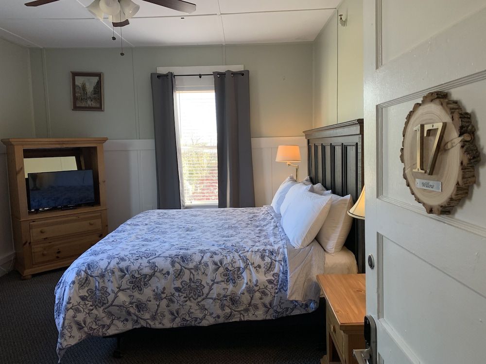Luxury Double Room, 1 King Bed, Terrace, Mountain View