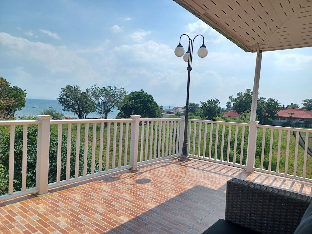 Koh Larn Riviera Comfort Double Room 8