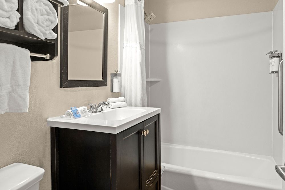 Buck Meadows Lodge Room 611 - Queen Deluxe 4