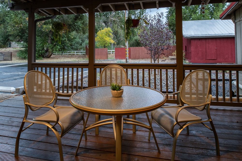 Buck Meadows Lodge Room 611 - Queen Deluxe 2