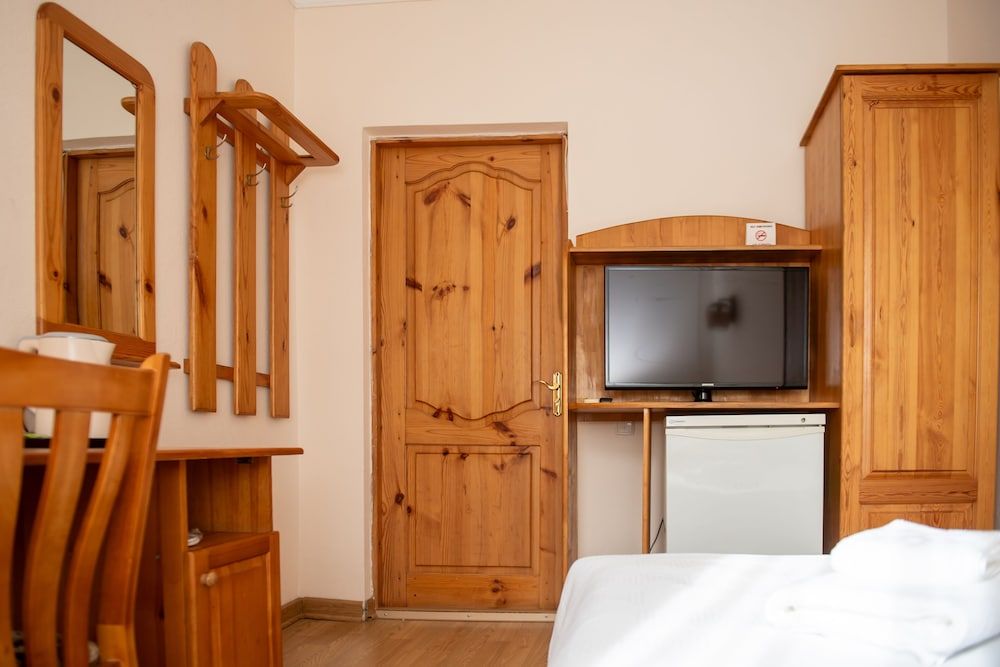 Asia Mountains Economy Room 3