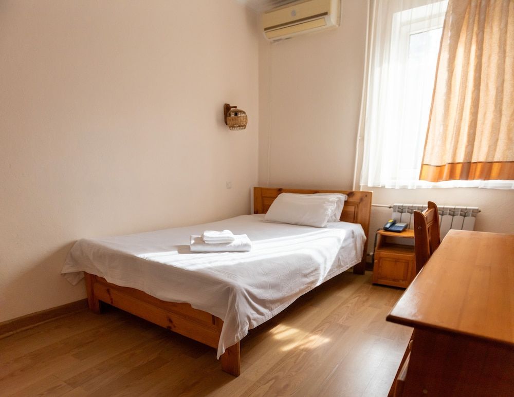 Asia Mountains Economy Room 2