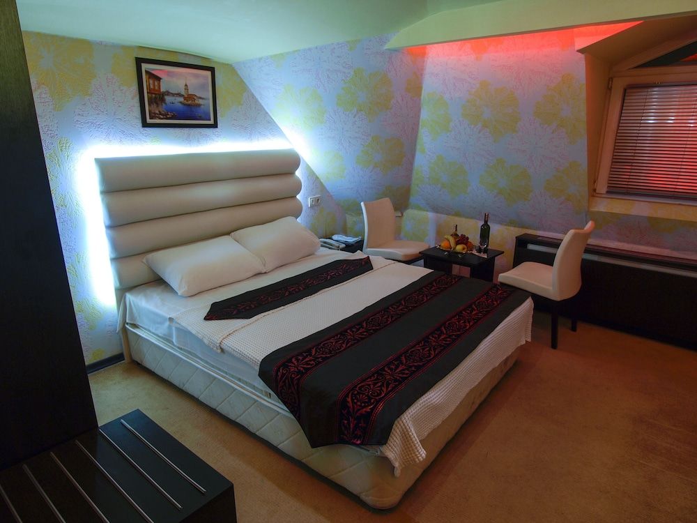 undefined Timya Hotel 8