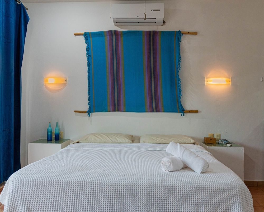 Deluxe Double Room, 1 King Bed, Non Smoking, Pool View