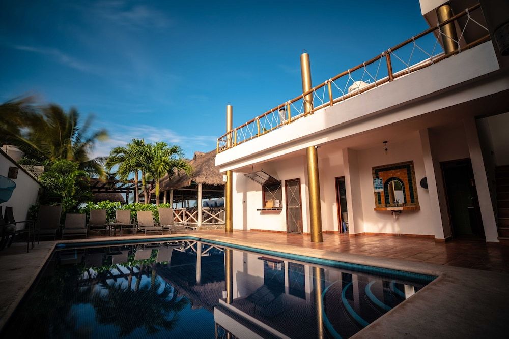 Deluxe Double Room, 1 King Bed, Non Smoking, Pool View