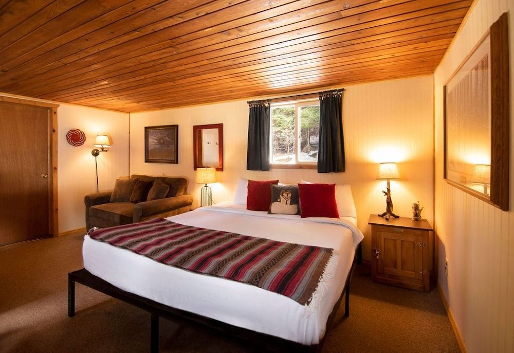 Lochsa Lodge Resort Superior Cabin, 1 King Bed, Private Bathroom 4