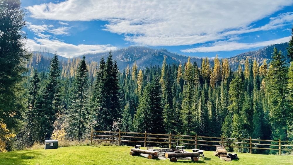 Lochsa Lodge Resort Classic Room, 1 King Bed, Private Bathroom, Mountain View 8