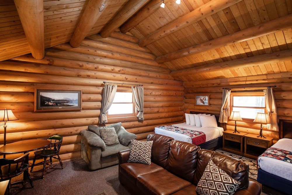 Premium Cabin, 2 Queen Beds, Accessible, Fireplace