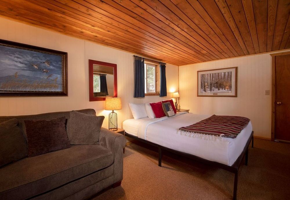 Lochsa Lodge Resort Superior Cabin, 1 King Bed, Private Bathroom 5