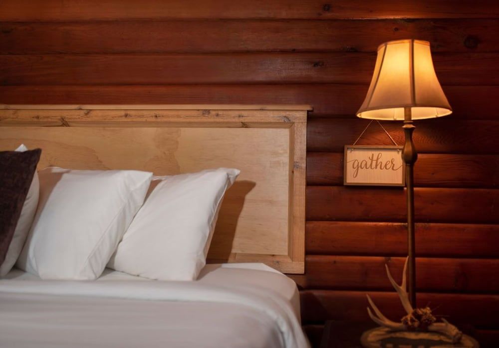 Lochsa Lodge Resort Classic Room, 1 King Bed, Private Bathroom, Mountain View 6