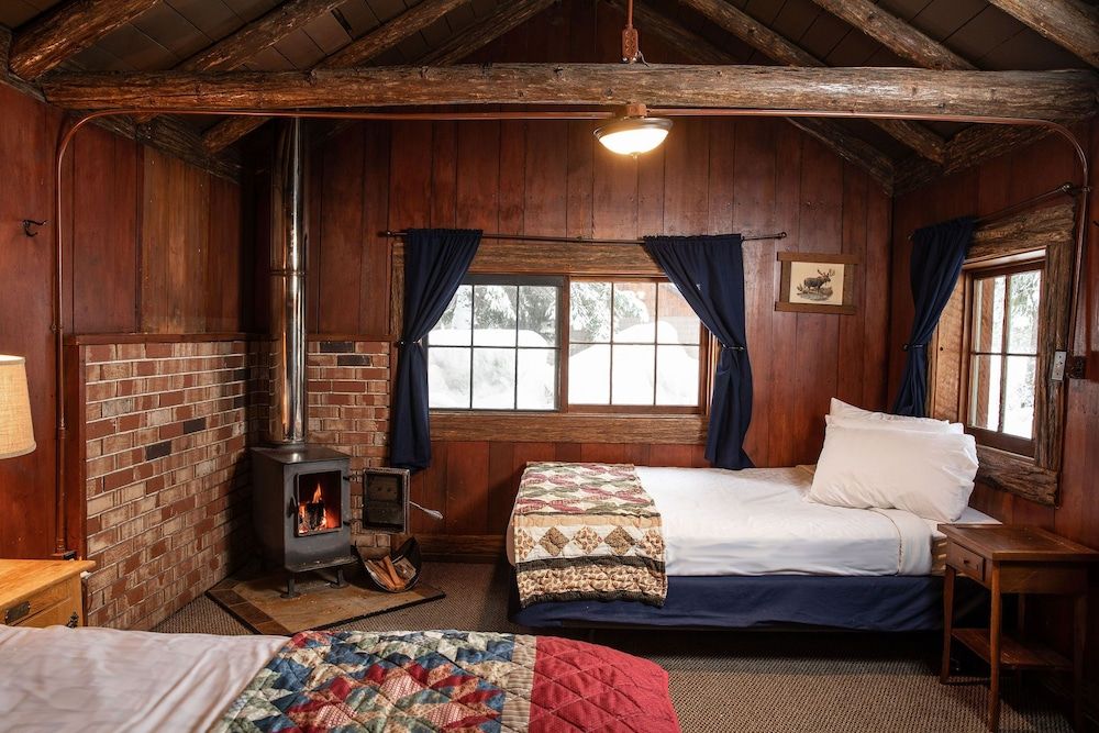 Lochsa Lodge Resort Signature Cabin, Multiple Beds, Fireplace 2