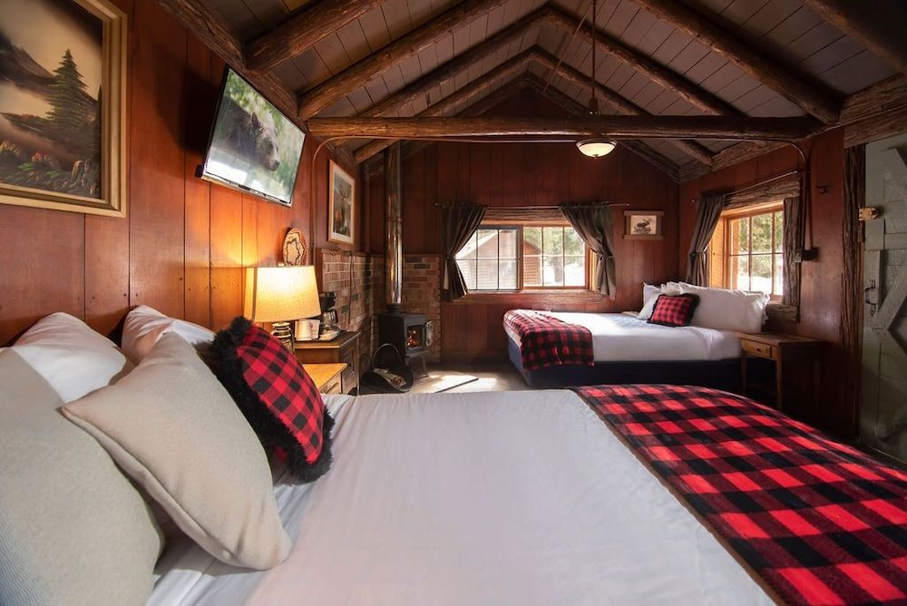 Lochsa Lodge Resort Signature Cabin, Multiple Beds, Fireplace 4