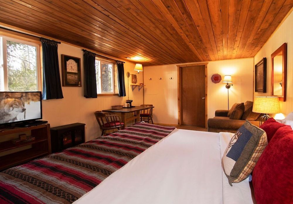 Lochsa Lodge Resort Superior Cabin, 1 King Bed, Private Bathroom